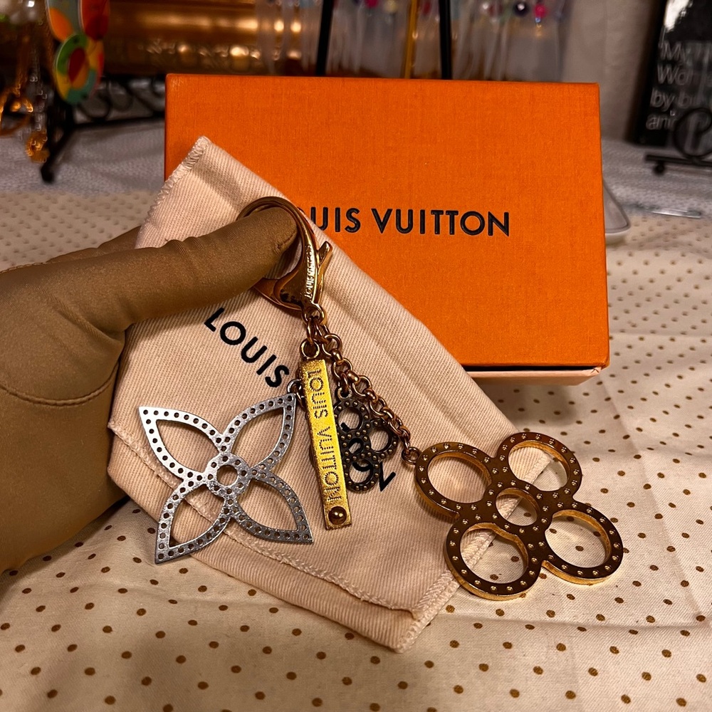 Louis Vuitton large Bag Charm with box and dust bag (Pre-owned item).